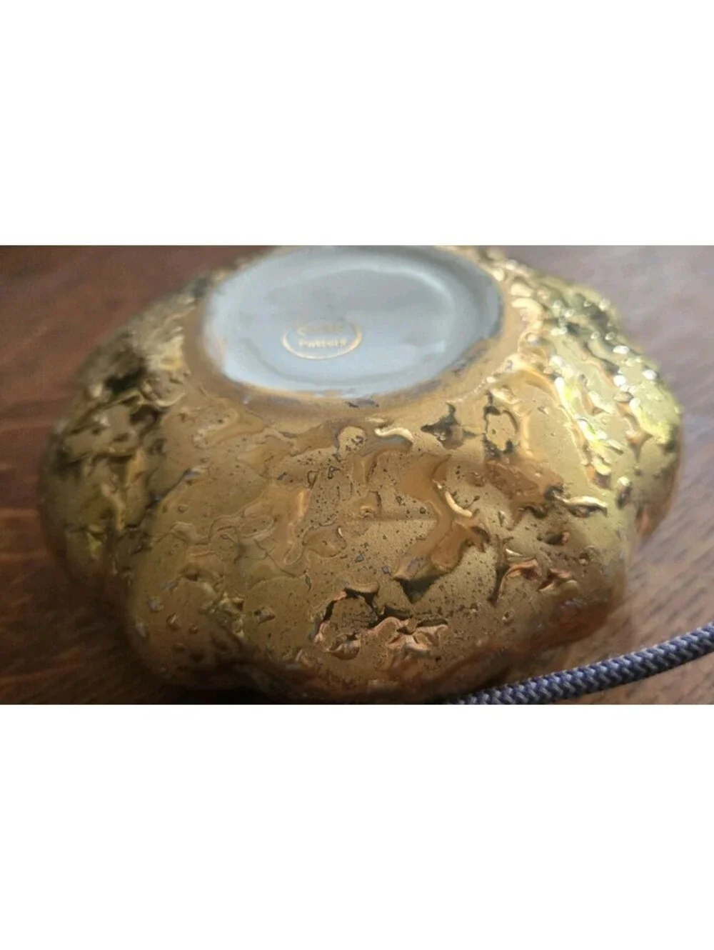 Queen Pottery 22 Kt Weeping Gold 6